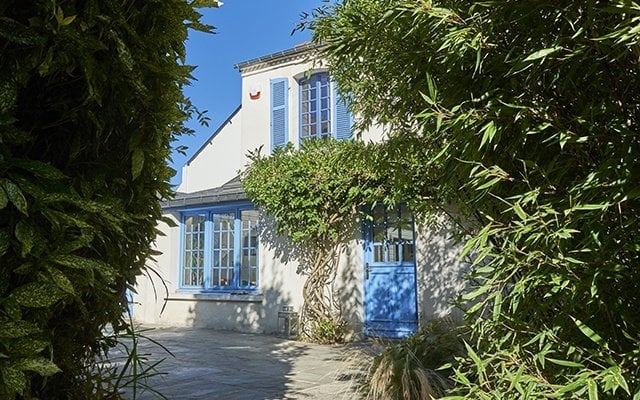 SECURE YOUR HOME WITH SIMPLE AND RELIABLE SOLUTIONS